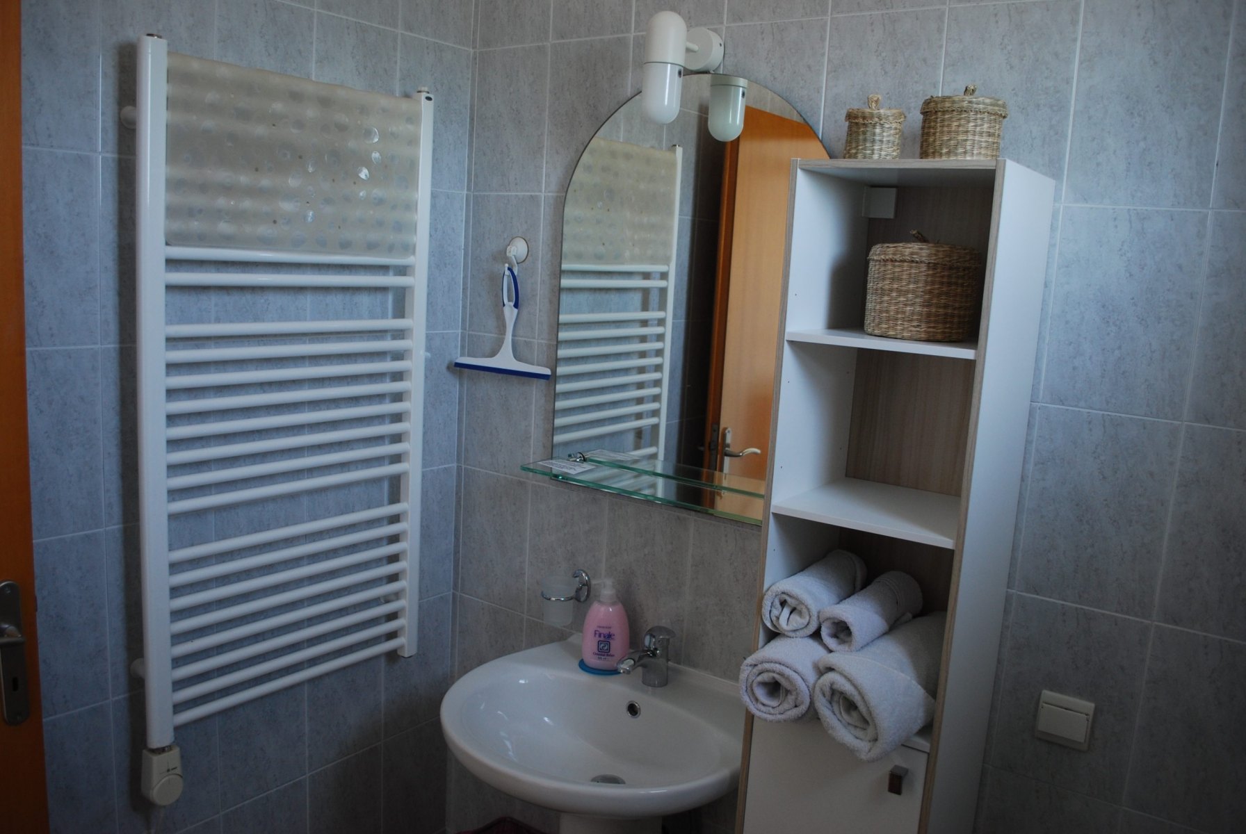 bathroom-studio2-1-scaled